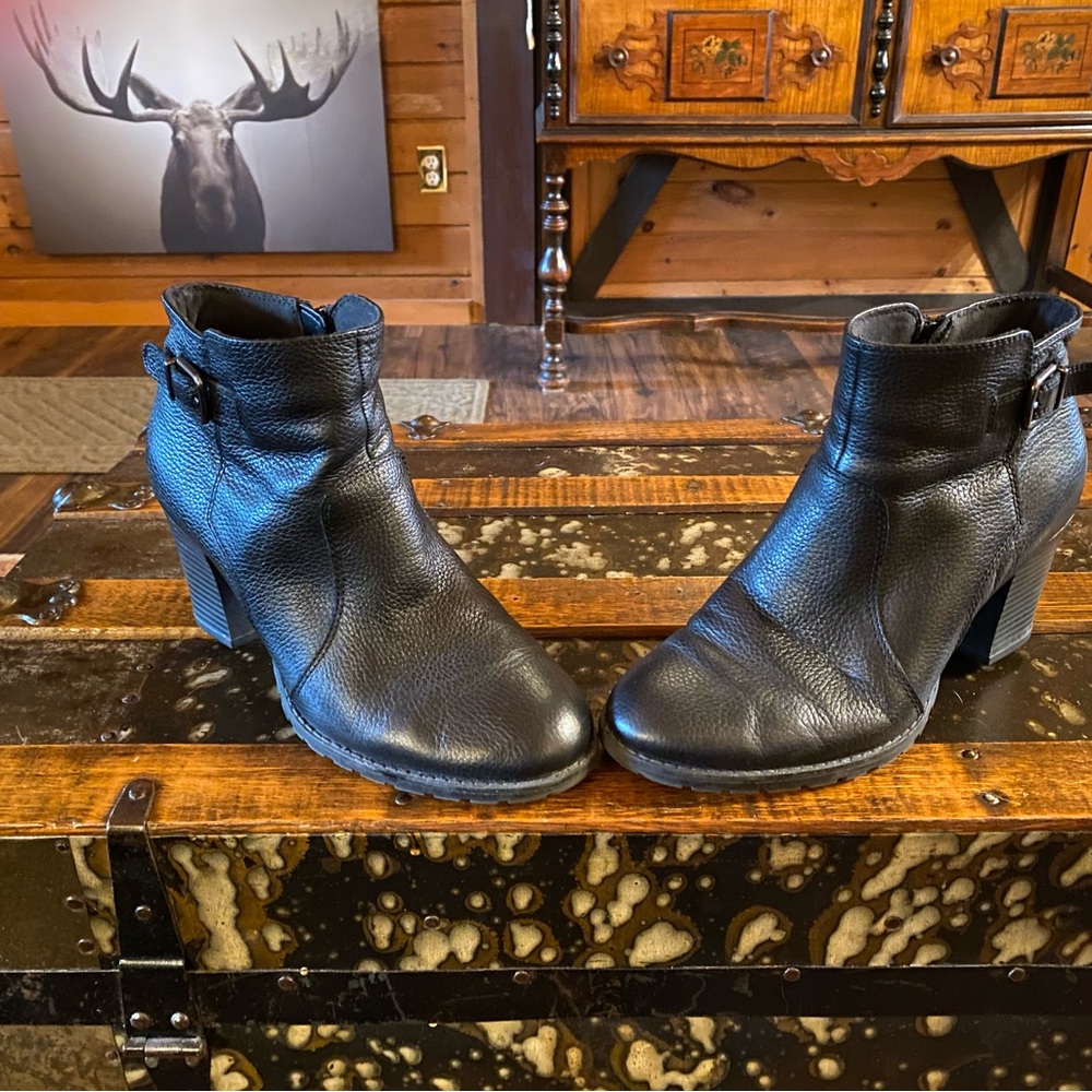 Clarks Black Pebbled Leather Heeled Boots - Picture 4 of 7